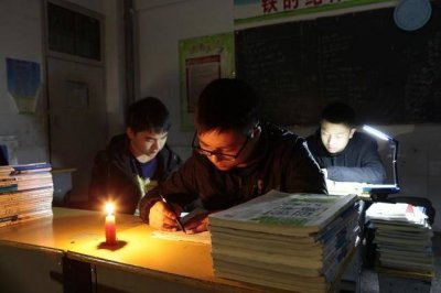 ​中考为何不允许复读？除了电子学籍卡的限制，你还知道哪些原因？
