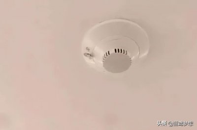 ​屏幕有亮斑（屏幕有亮斑有什么危害）