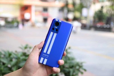 ​现在哪个手机好(4款目前公认“无差评”的手机，实际体验表现出色)