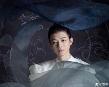 ​霍尊是龚琳娜的徒弟吗霍尊现在身价是多少