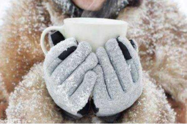 冬天怕冷是什么体质 冬天怕冷手脚冰凉是怎么回事 冬天怕冷是什么体质 冬天怕冷手脚冰凉是怎么回事