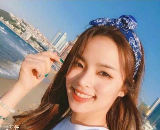 韩国发带怎么带好看 韩国发带的系法图解 韩国发带怎么带好看 韩国发带的系法图解