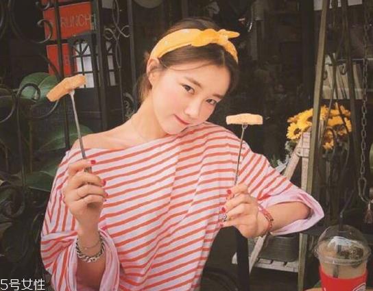 韩国发带怎么带好看 韩国发带的系法图解 韩国发带怎么带好看 韩国发带的系法图解