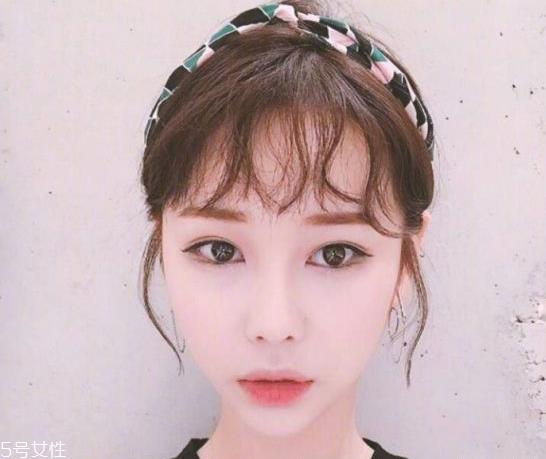 韩国发带怎么带好看 韩国发带的系法图解 韩国发带怎么带好看 韩国发带的系法图解