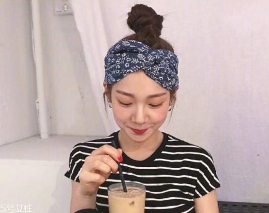 韩国发带怎么带好看 韩国发带的系法图解 韩国发带怎么带好看 韩国发带的系法图解