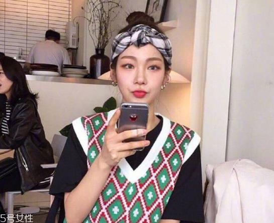 韩国发带怎么带好看 韩国发带的系法图解 韩国发带怎么带好看 韩国发带的系法图解