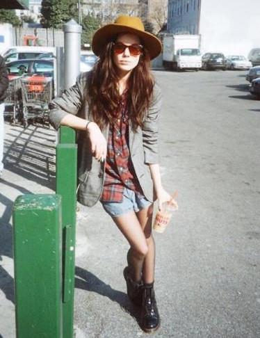 马丁靴怎么选择和搭配才好看 马丁靴怎么选择和搭配才好看