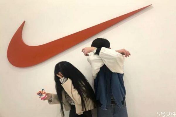 怎么看他是在聊骚还是喜欢你 男生只聊骚不恋爱的表现 怎么看他是在聊骚还是喜欢你 男生只聊骚不恋爱的表现