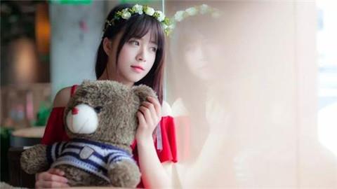 女生对你没兴趣还追吗?吸引她才能对你感兴趣