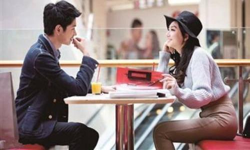 女生拒绝了表白但还和你聊天,她是怎么想的?