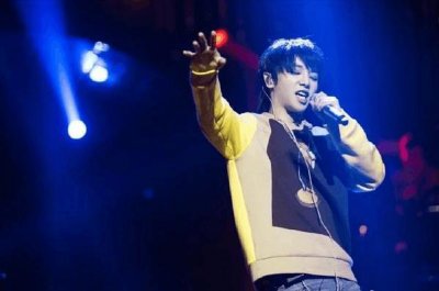 ​华晨宇《歌手》临场换歌, 致敬刚去世的女歌手尚梦迪