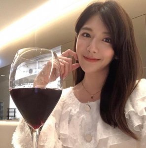 ​女主播郑亦真自曝误当小三，男方不道歉推卸责任，令其直呼太心寒