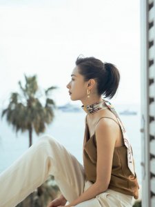 ​女艺人万茜性感优雅摩登时尚写真