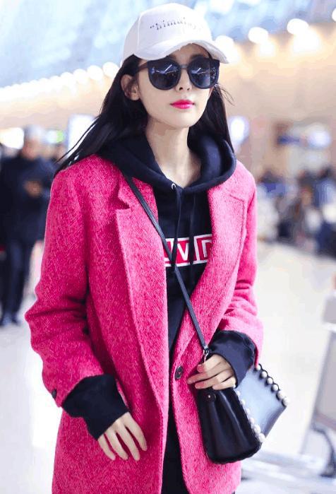 古力娜扎素颜现身街头拍戏被偶遇,网友:颜值比赵丽颖出众