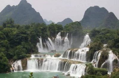 ​广西可攀爬的瀑布，不湿身就算白来了