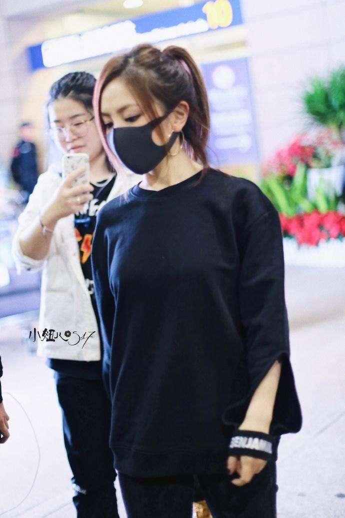 穿上紧身裤的邓紫棋,简直像换了一双腿,关键个子还显高了不少