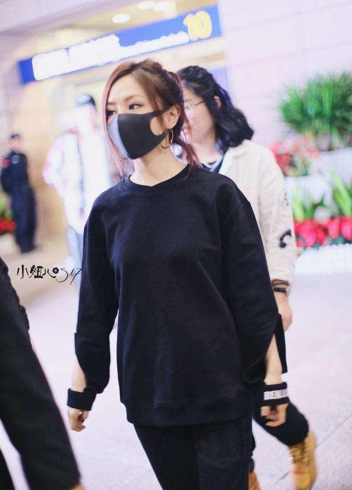 穿上紧身裤的邓紫棋,简直像换了一双腿,关键个子还显高了不少