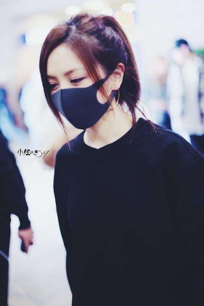 穿上紧身裤的邓紫棋,简直像换了一双腿,关键个子还显高了不少