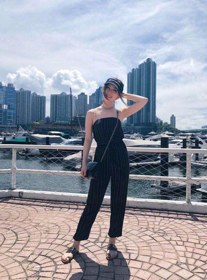 穿上紧身裤的邓紫棋,简直像换了一双腿,关键个子还显高了不少