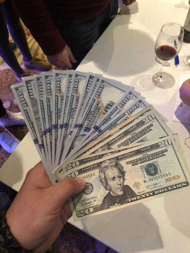 《红海行动》票房35亿，仅次《战狼2》，林超贤庆功宴兴奋发红包