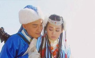 ​孝庄秘史：皇太极对大玉儿兽性大发之前，为何要拍一下她的手？