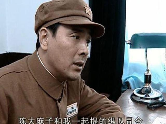 亮剑：丁伟已经当上纵队司令了，为何却是少将军衔？看完便知！