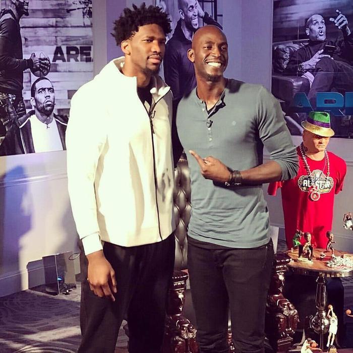 24岁恩比德为何被称作“大帝”？与3大巨星合影冷酷，霸气十足