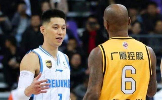 李春江怒骂北京球员常林被罚出场,为何有球迷还给他点赞叫好呢?