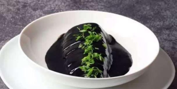 生吃墨鱼成潮流，那你知道墨鱼的“墨汁”是什么东西吗？长知识了