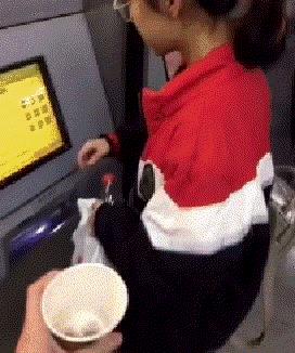 囧哥:男子娶仨老婆生仨娃,三家都在1公里内,被抓后说:不知已违法