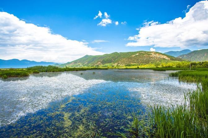 神秘女儿国, 泸沽湖不分云南和四川, 古老的摩梭人正被侵蚀