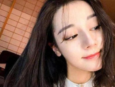 ​喜欢的女生让我追别的女孩，她是不是对我没意思？