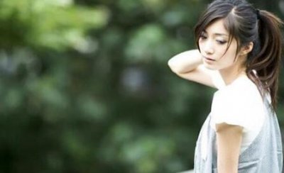 ​女生暗恋越在乎越不会点赞，女生暗恋只会偷偷关注你