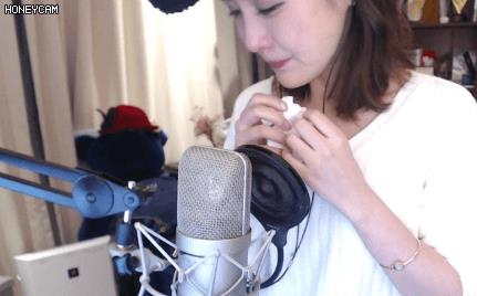 斗鱼隐藏一姐，陈一发儿朋友出事在直播间哭红眼，紧急下播