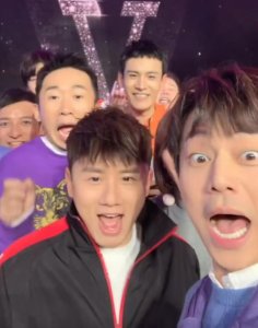 ​张杰谢娜首晒双胞胎女儿照片，肉嘟嘟的样子可爱极了