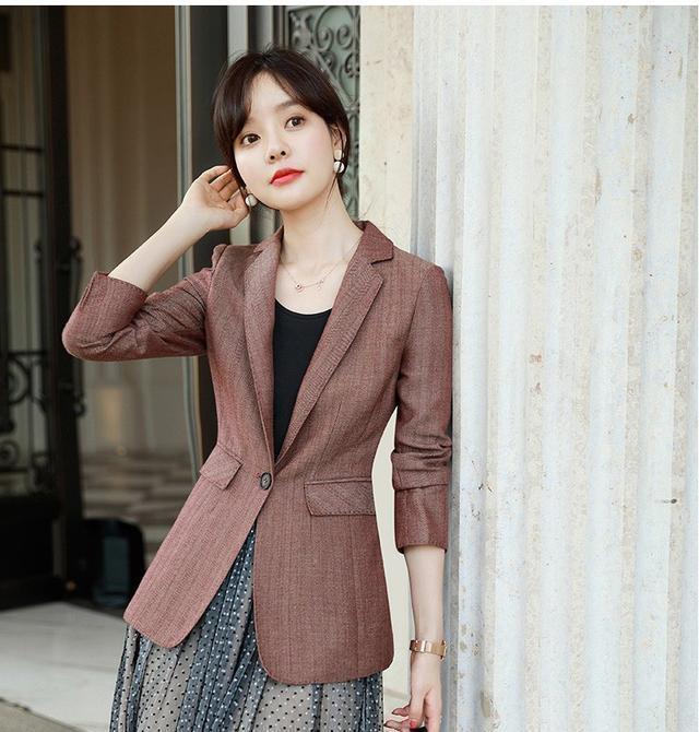 肩宽的女人别乱穿衣，避免这几个误区，才能又美又瘦哦