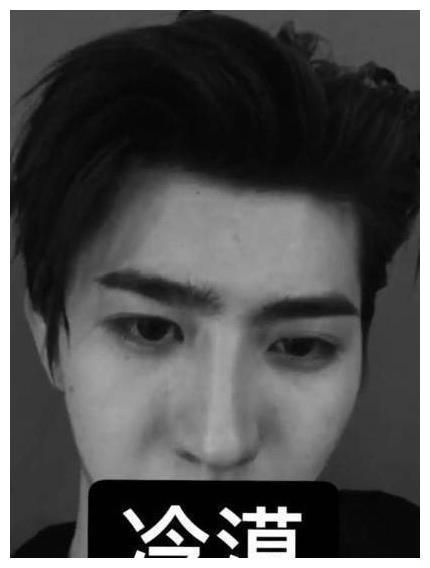 蔡徐坤秒删素颜照，却意外暴露真实颜值，扎心了