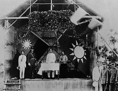 ​蒋介石干了啥事？许崇智的弟弟拦住他，持枪怒喊：我要你血债血偿