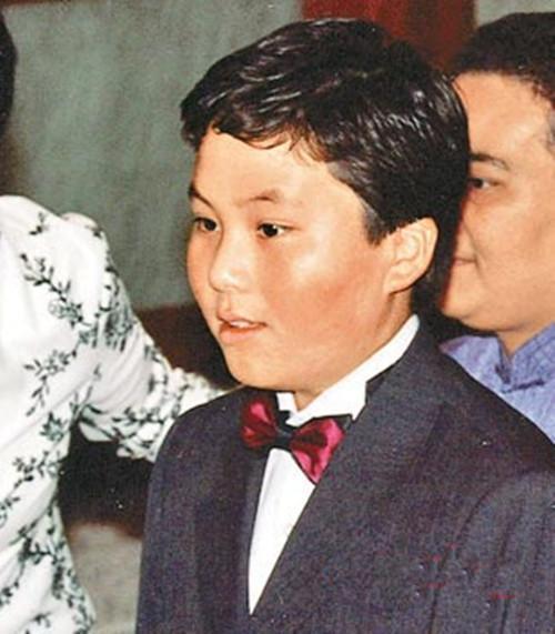 赌王最神秘的儿子:关于他的消息只有一张幼照!传闻他是低能儿?