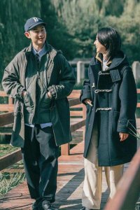 ​真正潮流的人，冬季喜欢“阔腿裤”，搭配这几件外套，保暖又时髦