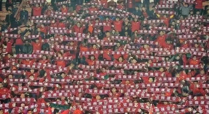 虽然湖人没进季后赛,但詹姆斯还是赢了库里 | 10件事