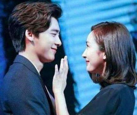 杨幂离婚,李易峰隔空安慰她?粉丝找出三点证据