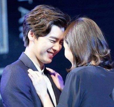 杨幂离婚,李易峰隔空安慰她?粉丝找出三点证据