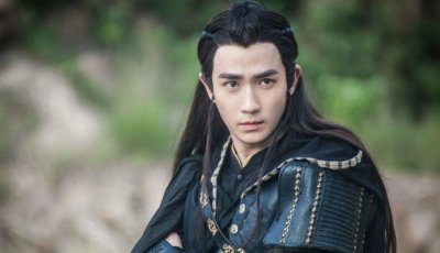 ​因网剧《镇魂》一炮而红的朱一龙，古装照超帅气！