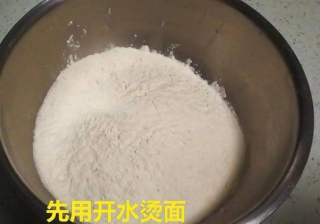 教你一招，如何在家做出松软可口的葱花饼？