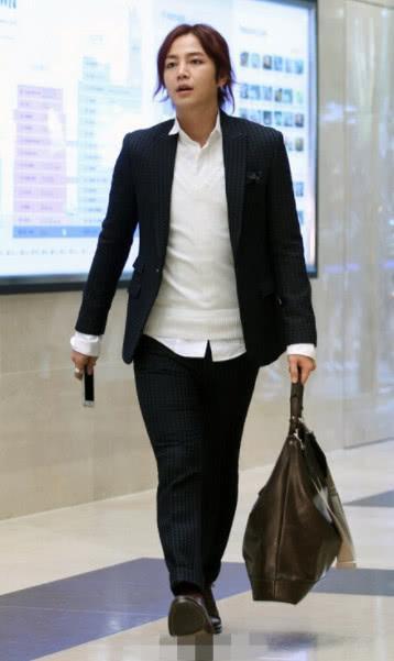 小鲜肉变老腊肉!张根硕近照发福成油腻大叔,换发型如整容