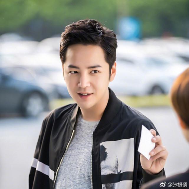 小鲜肉变老腊肉!张根硕近照发福成油腻大叔,换发型如整容