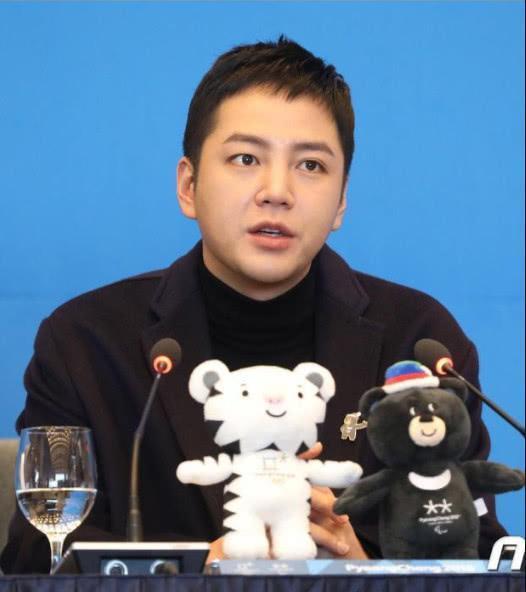 小鲜肉变老腊肉!张根硕近照发福成油腻大叔,换发型如整容