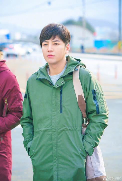 小鲜肉变老腊肉!张根硕近照发福成油腻大叔,换发型如整容