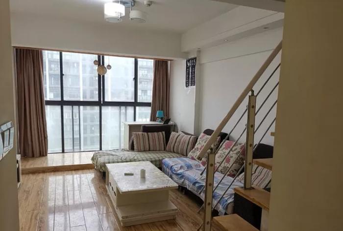 房东花8000元爆改自己出租屋,完工后租金翻倍不嫌贵,晒晒